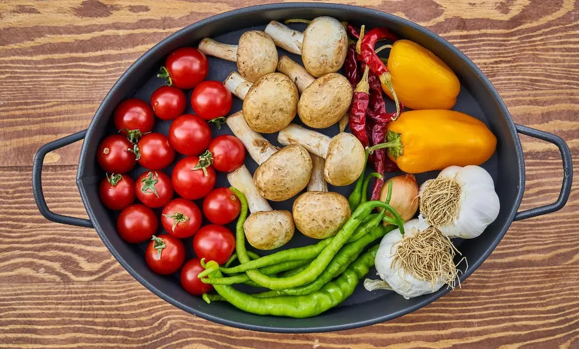 Low Carb sachlich betrachtet: Was die Studienlage zeigt und was die Fachgesellschaften sagen