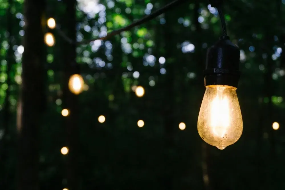 Außenleuchten anbringen: Schutzart, Lichtfarbe und die Grenze zum Elektrofachbetrieb