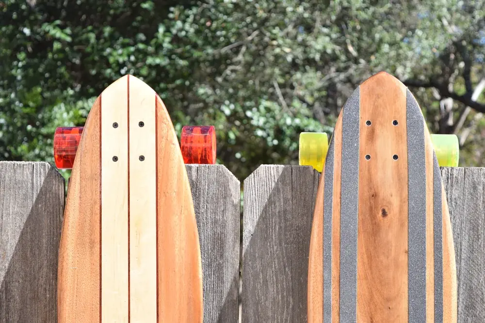 Wandhalterung für Skateboard und Longboard anbringen: Deckbreite, Auflage und Dübel
