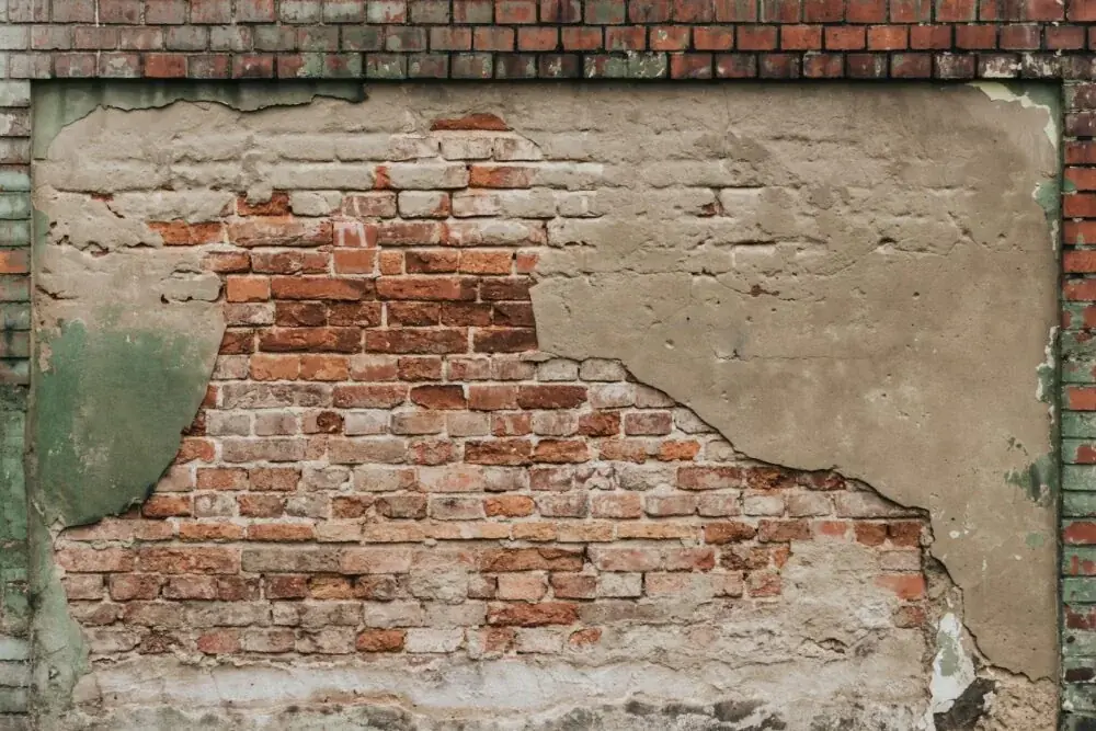 Risse und Schäden in der Wand richtig einordnen und reparieren