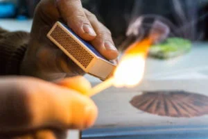 Zigaretten Brandflecken Entfernen
