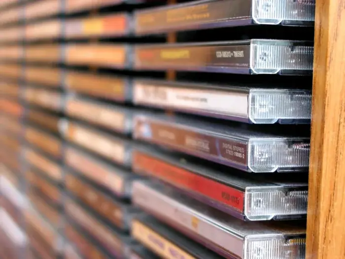 CD- und DVD-Regale kaufen: Fachmaße, Traglast und Standort im Vergleich