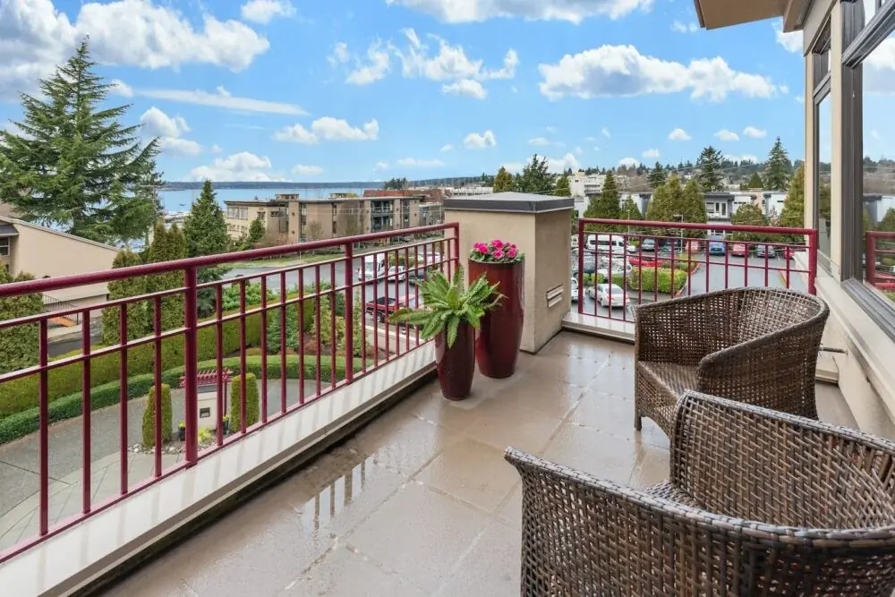 Sonnenschutz für den Balkon aus Stoffresten nähen: Anleitung mit Windsicherung