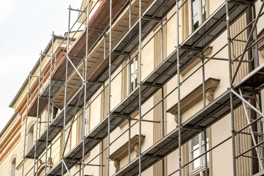 Fassadenverkleidung: Materialien, Hinterlüftung und die Grenze zum Wärmedämmverbundsystem