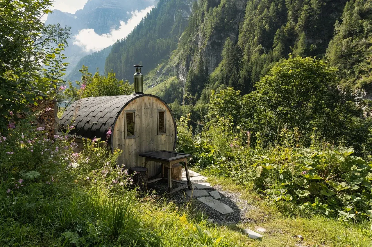Gartensauna: Baurecht, Brandschutz und Elektroanschluss