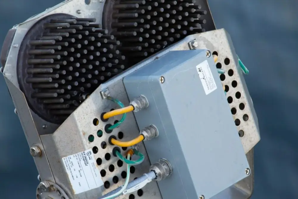 Kabelbox aus Schuhkartons: Warum die Steckdosenleiste nicht in den Karton gehört
