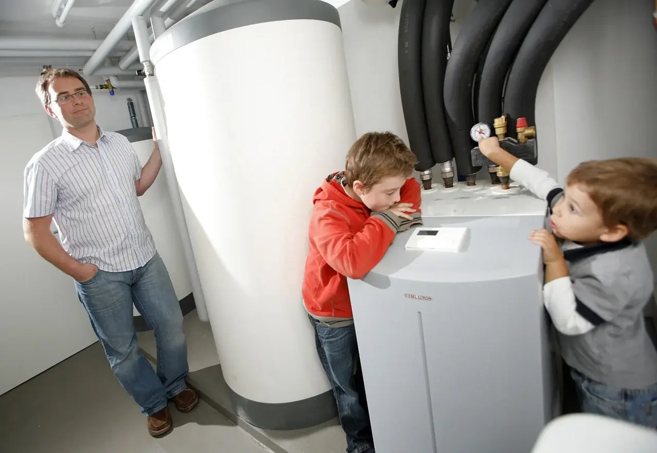 Heizung erneuern 2026: Was das Gebäudemodernisierungsgesetz vorschreibt und was gefördert wird
