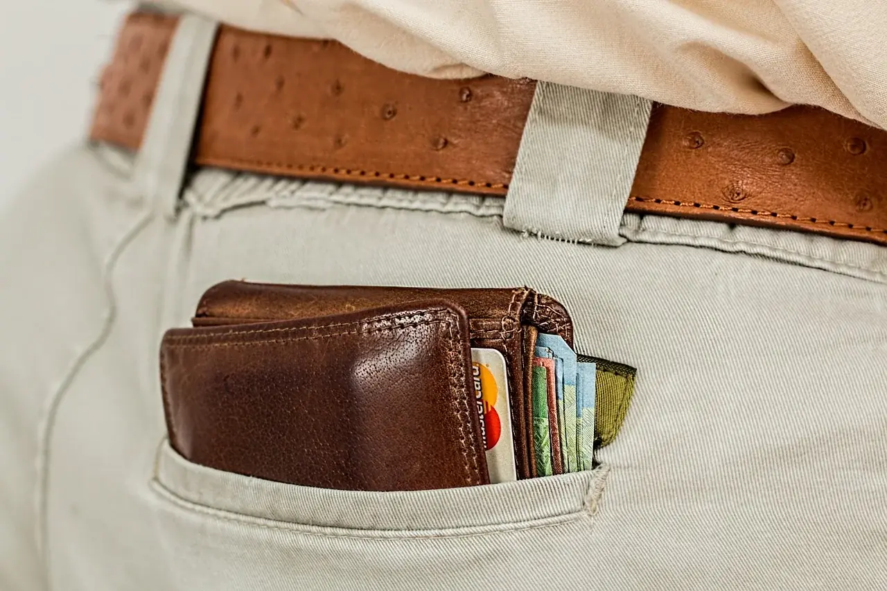 Ratenkredit bei finanzieller Enge: welche Wege Sie vorher prüfen sollten