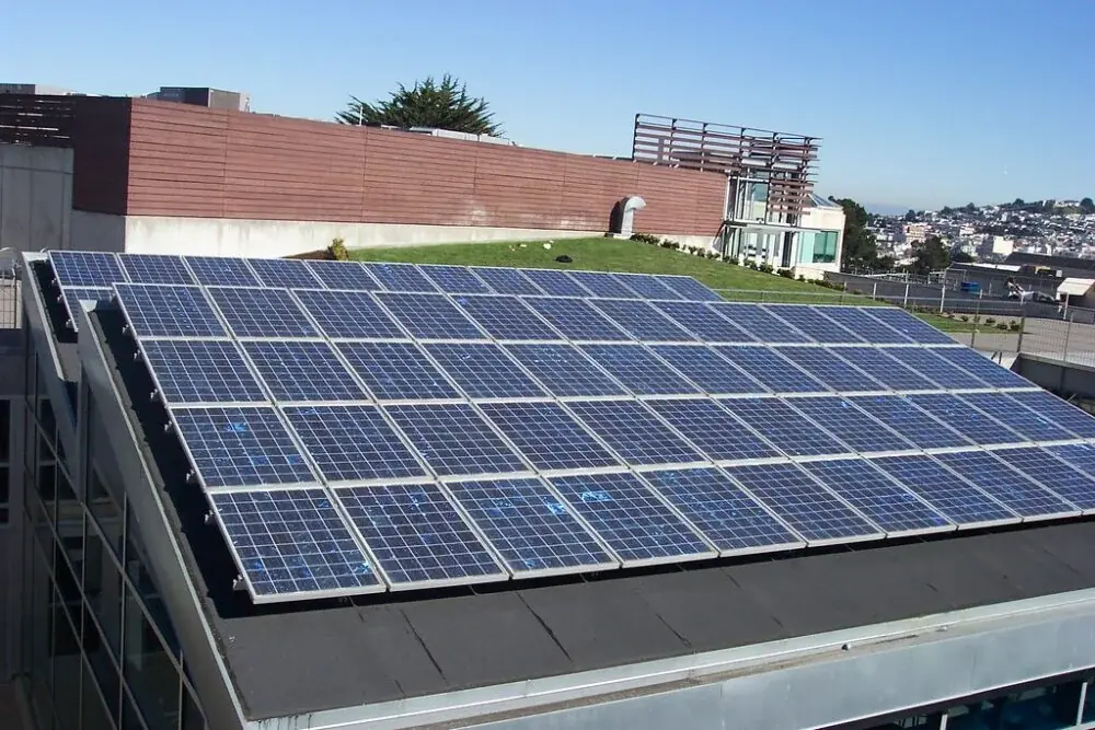 Solaranlage bringt zu wenig Ertrag? So grenzen Sie den Fehler gefahrlos ein