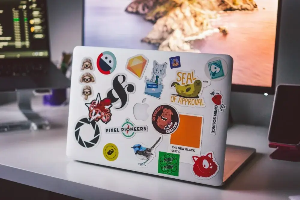 Wandtattoos und Sticker blasenfrei anbringen