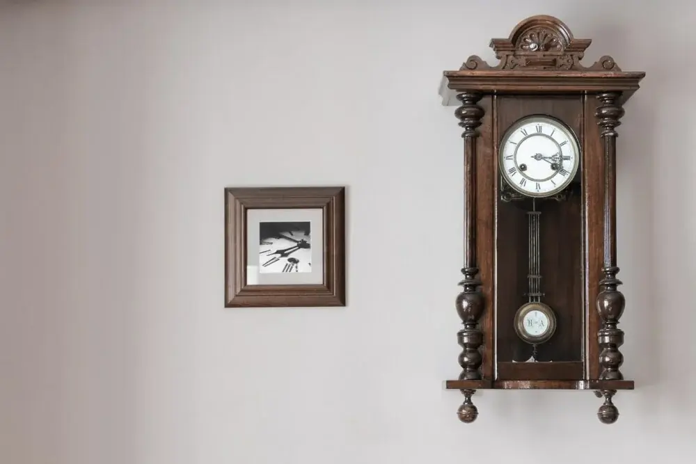 Wanduhr auswählen: Funk oder Quarz, Größe, Tickgeräusch