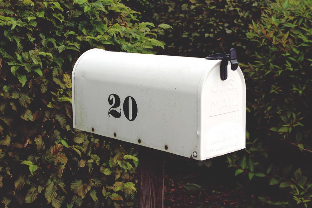 Briefkasten in Farbe Weiss
